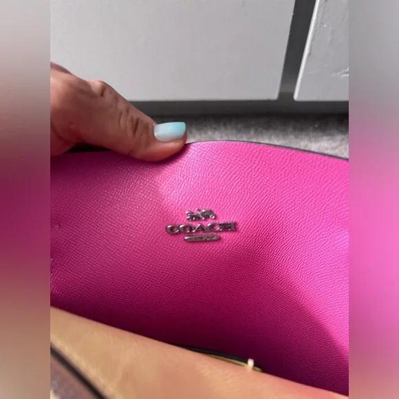 Medium size Coach purse